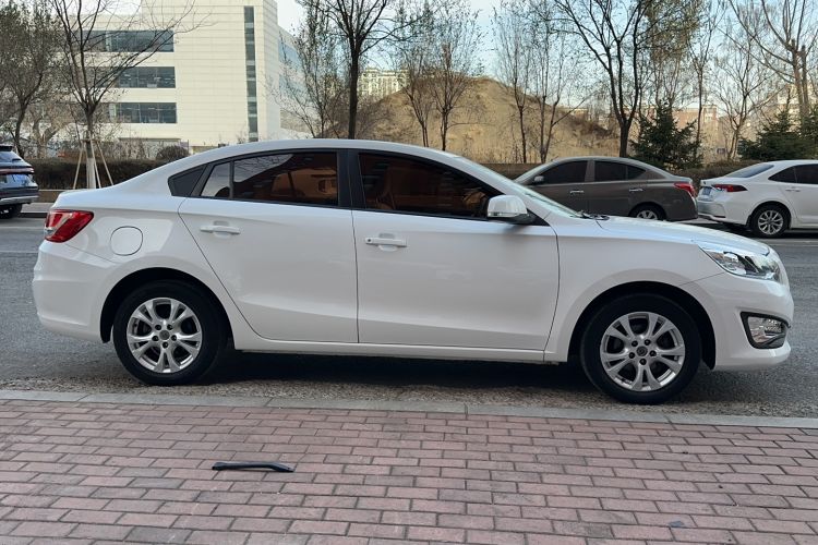 Used Haima Fumei 2014 M5 1.6L Manual Elite Model Exterior 2