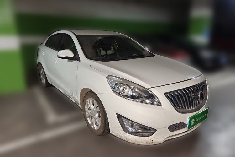 Used Haima Fumei 2014 M5 1.6L Automatic Comfort Model Front Right 45 Deg