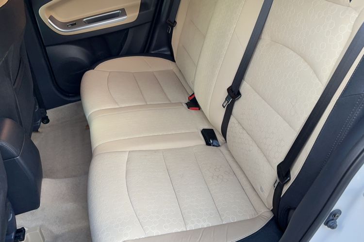 Used Haima Fumei 2014 M5 1.6L Manual Elite Model Interior 1
