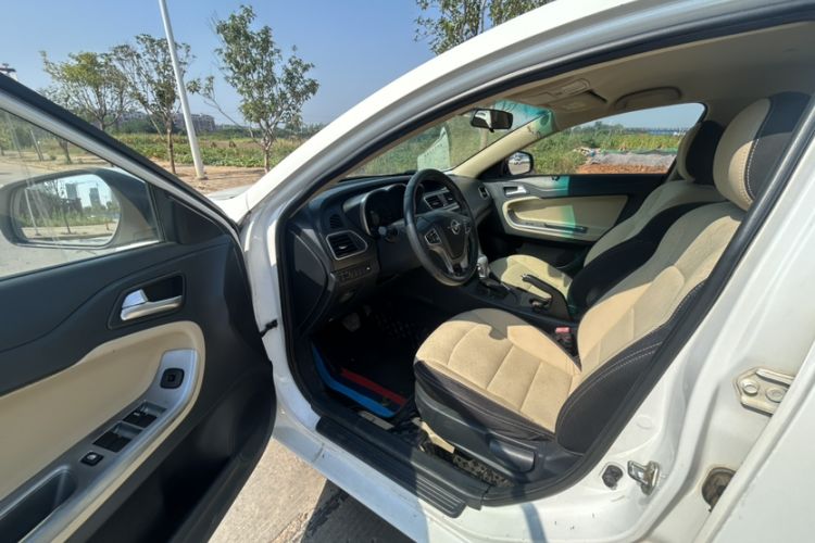 Used Haima Fumei 2014 M5 1.6L Automatic Elite Model Interior 2
