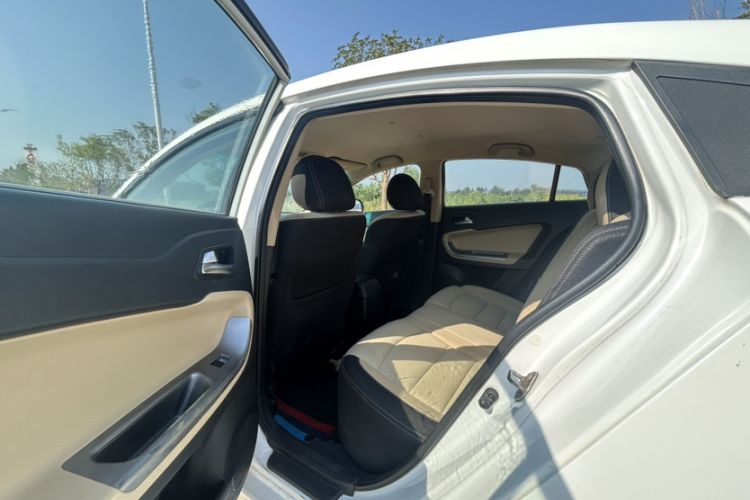 Used Haima Fumei 2014 M5 1.6L Automatic Elite Model Interior 3