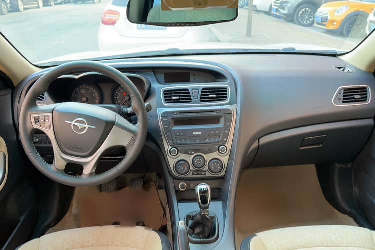Used Haima Fumei 2014 M5 1.6L Manual Elite Model Interior 3