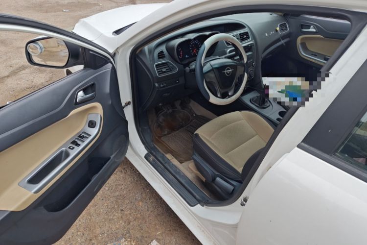 Used Haima Fumei 2014 M5 1.6L Manual Standard Model Interior 3
