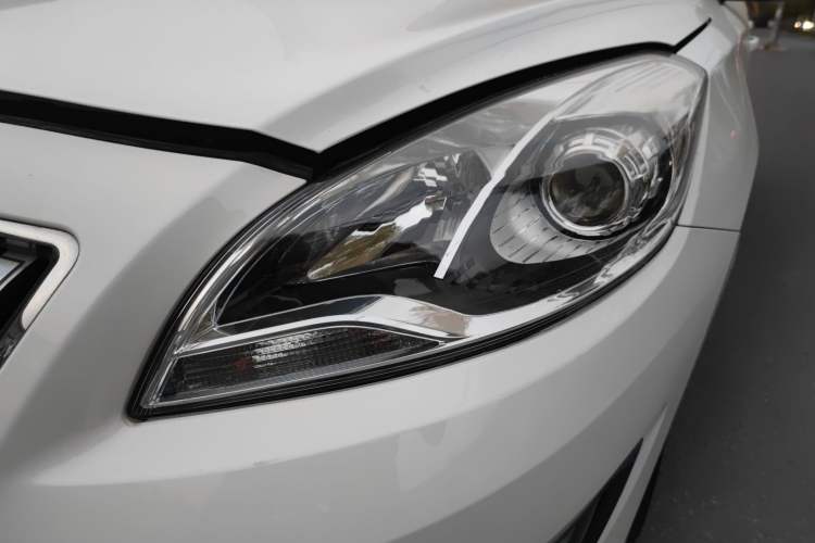 Used Haima Fumei 2014 M5 1.6L Manual Fashion Edition Left Front Headlight