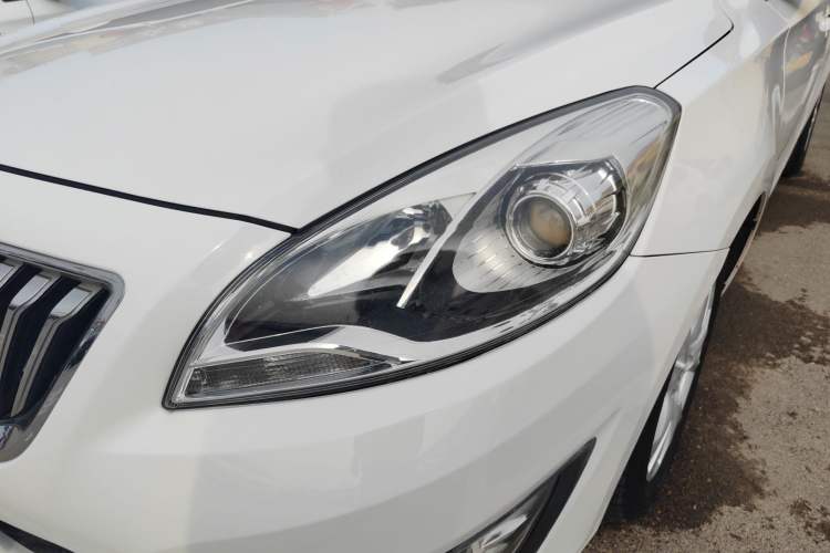 Used Haima Fumei 2014 M5 1.6L Manual Elite Model Left Front Headlight