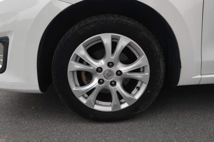 Used Haima Fumei 2014 M5 1.6L Manual Fashion Edition Left Front Wheel Hub