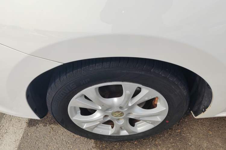 Used Haima Fumei 2014 M5 1.6L Manual Elite Model Left Front Wheel Hub