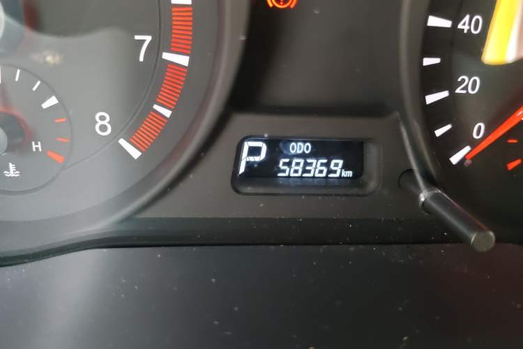 Used Haima Fumei 2014 M5 1.6L Automatic Luxury Model Odometer Close Up