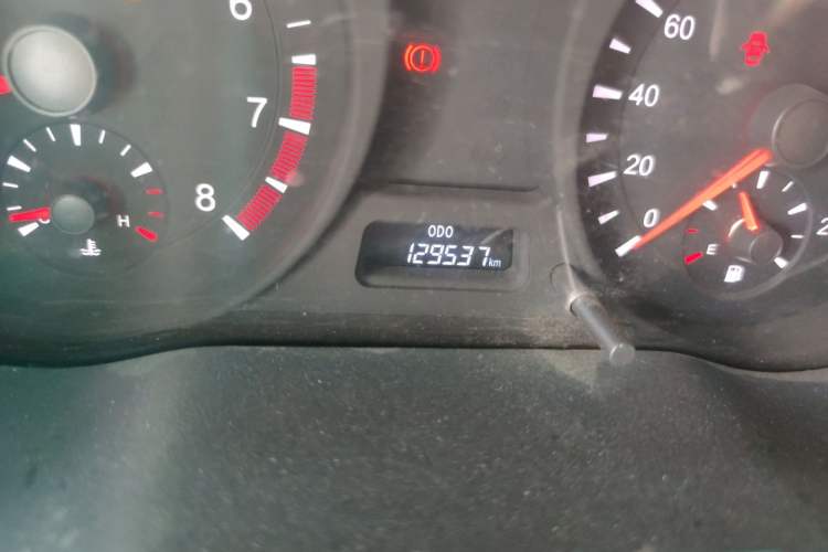 Used Haima Fumei 2014 M5 1.6L Manual Elite Model Odometer Close Up