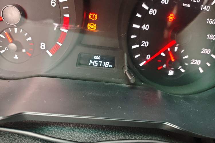 Used Haima Fumei 2014 M5 1.6L Manual Standard Model Odometer Close Up
