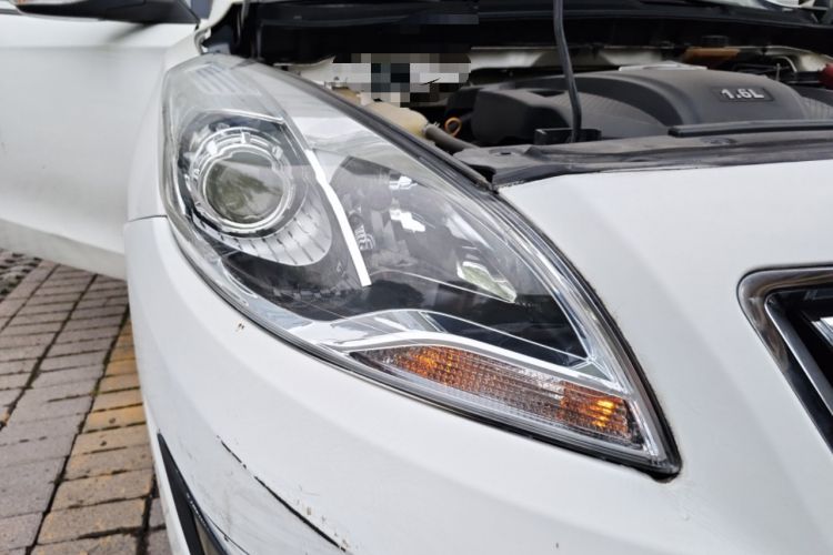 Used Haima Fumei 2014 M5 1.6L Automatic Luxury Model Right Front Headlight