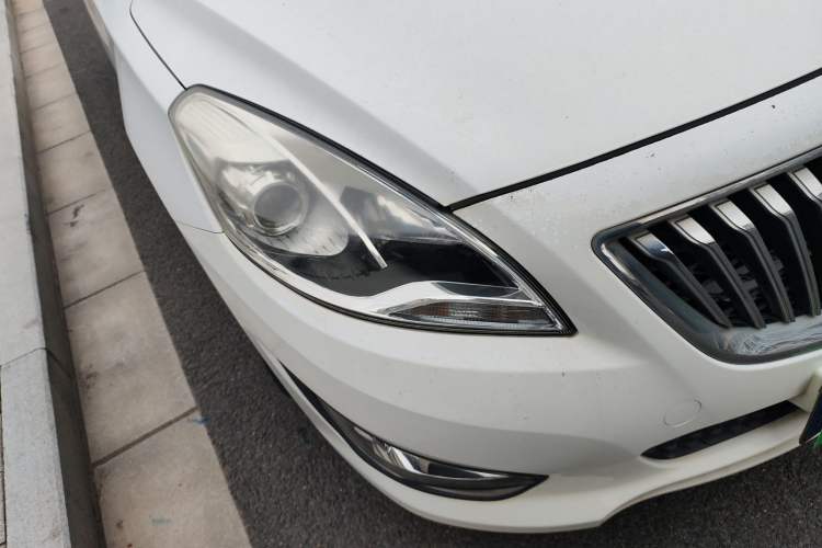 Used Haima Fumei 2014 M5 1.6L Automatic Comfort Model Right Front Headlight