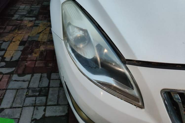 Used Haima Fumei 2014 M5 1.6L Automatic Elite Model Right Front Headlight