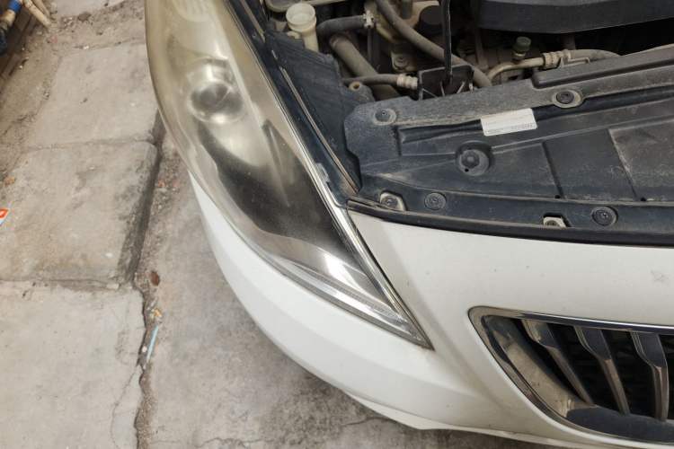 Used Haima Fumei 2014 M5 1.6L Automatic Elite Model Right Front Headlight
