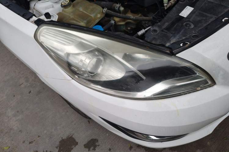 Used Haima Fumei 2014 M5 1.6L Manual Standard Model Right Front Headlight