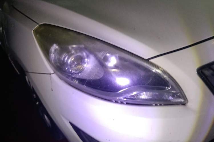 Used Haima Fumei 2014 M5 1.6L Automatic Comfort Model Right Front Headlight
