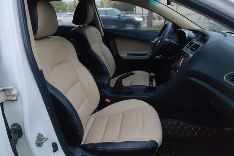 Used Haima Fumei 2014 M5 1.6L Manual Fashion Edition Right Front Seat