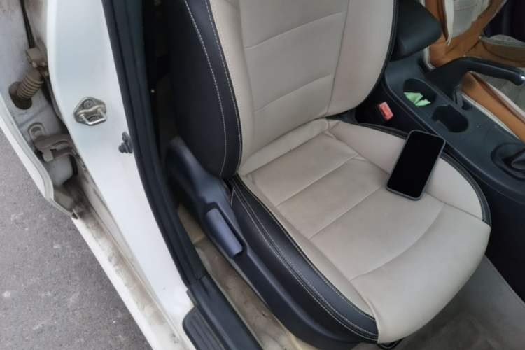 Used Haima Fumei 2014 M5 1.6L Manual Standard Model Right Front Seat