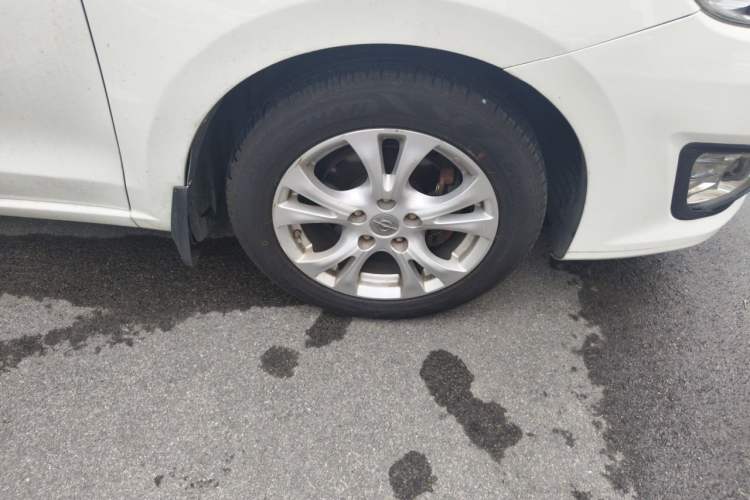 Used Haima Fumei 2014 M5 1.6L Manual Luxury Model Right Front Wheel Hub
