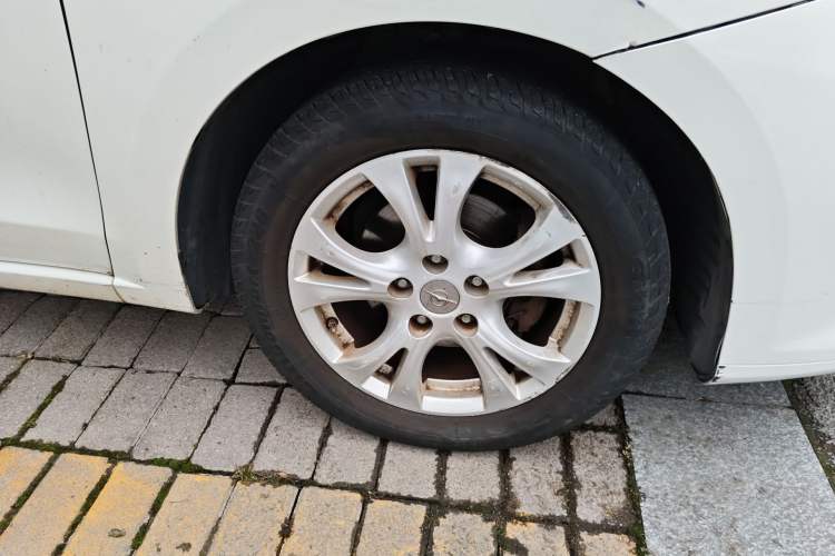 Used Haima Fumei 2014 M5 1.6L Automatic Luxury Model Right Front Wheel Hub