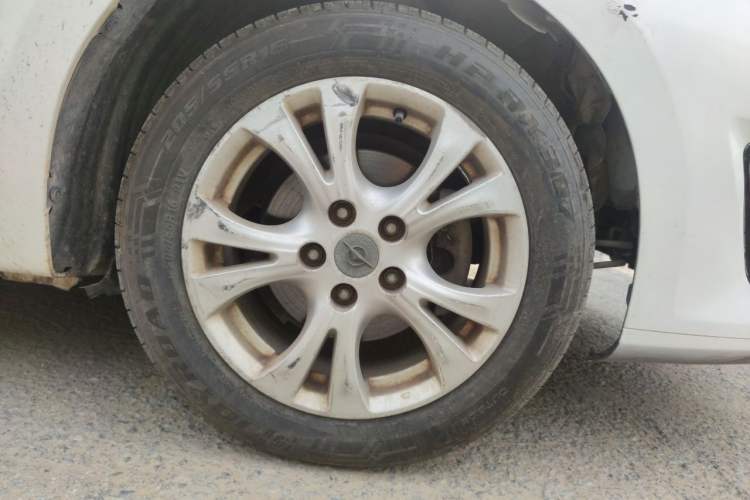 Used Haima Fumei 2014 M5 1.6L Manual Elite Model Right Front Wheel Hub