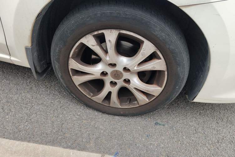Used Haima Fumei 2014 M5 1.6L Automatic Comfort Model Right Front Wheel Hub