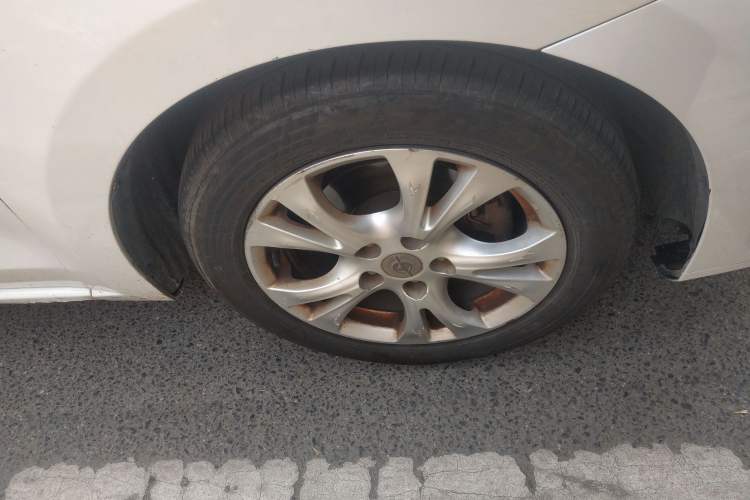 Used Haima Fumei 2014 M5 1.6L Automatic Elite Model Right Front Wheel Hub