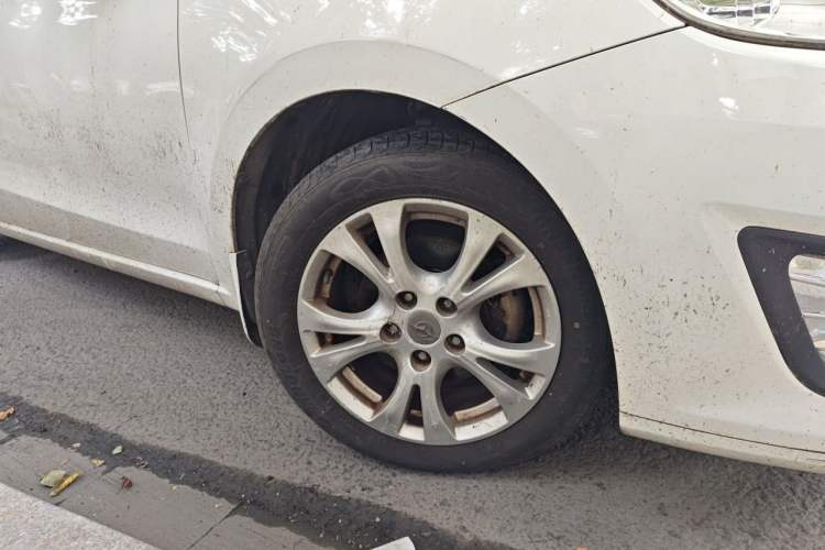 Used Haima Fumei 2014 M5 1.6L Manual Standard Model Right Front Wheel Hub
