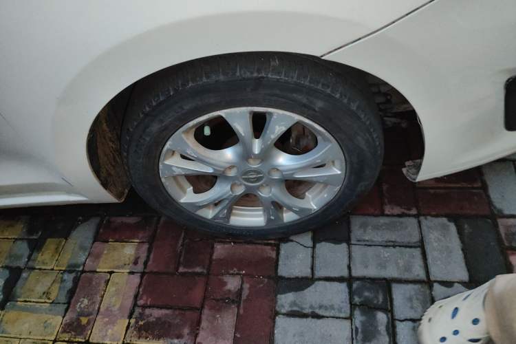 Used Haima Fumei 2014 M5 1.6L Automatic Elite Model Right Front Wheel Hub