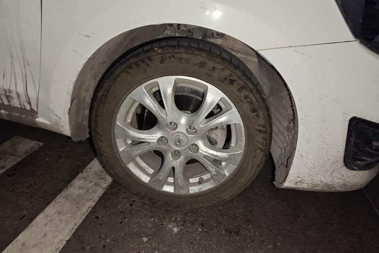 Used Haima Fumei 2014 M5 1.6L Automatic Comfort Model Right Front Wheel Hub
