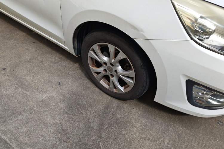 Used Haima Fumei 2014 M5 1.6L Automatic Elite Model Right Front Wheel Hub