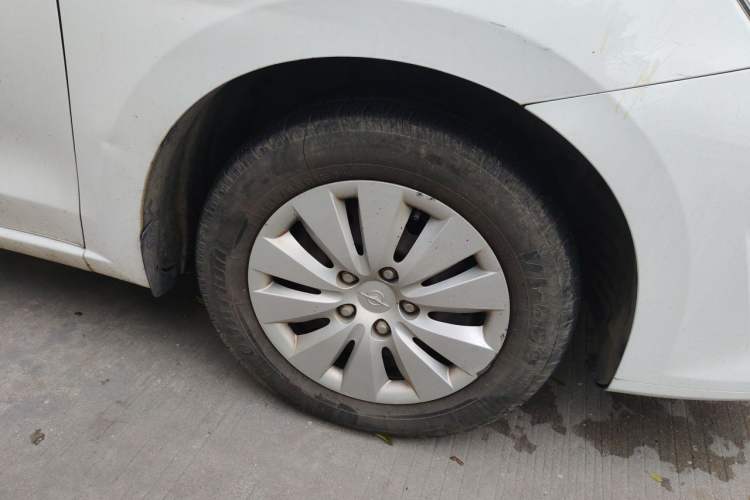 Used Haima Fumei 2014 M5 1.6L Manual Standard Model Right Front Wheel Hub