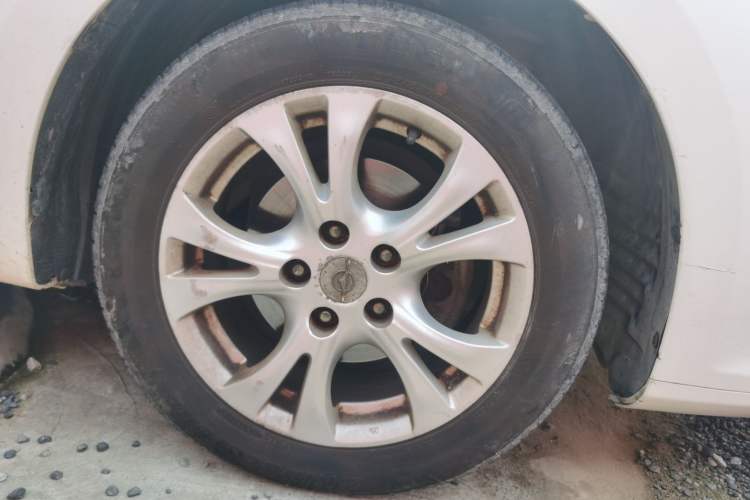 Used Haima Fumei 2014 M5 1.6L Automatic Comfort Model Right Front Wheel Hub