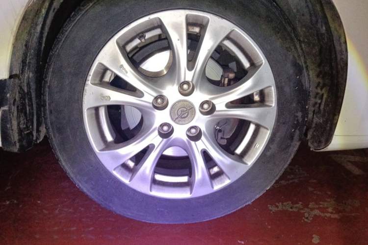 Used Haima Fumei 2014 M5 1.6L Automatic Comfort Model Right Front Wheel Hub