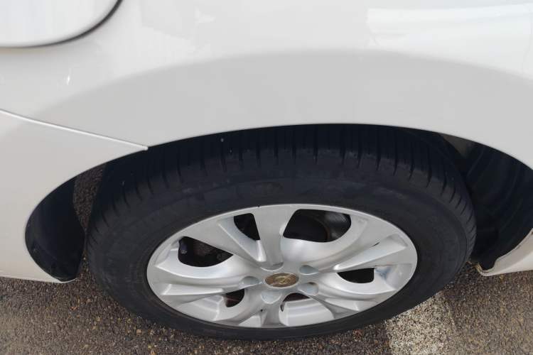 Used Haima Fumei 2014 M5 1.6L Manual Elite Model Right Rear Wheel Hub