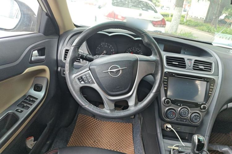 Used Haima Fumei 2014 M5 1.6L Manual Standard Model Steering Wheel