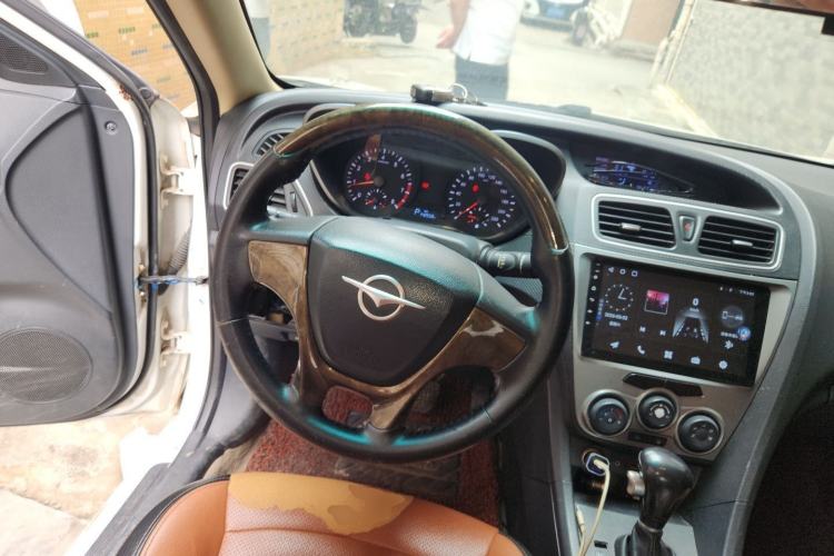 Used Haima Fumei 2014 M5 1.6L Automatic Elite Model Steering Wheel
