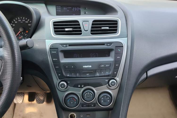 Used Haima Fumei 2014 M5 1.6L Manual Elite Model Audio And AC Panel