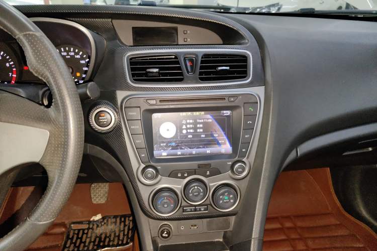 Used Haima Fumei 2014 M5 1.6L Manual Luxury Model Audio And AC Panel