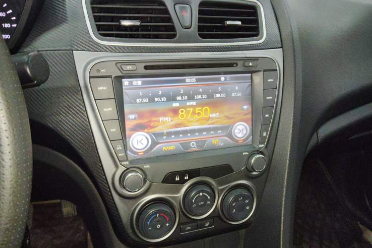 Used Haima Fumei 2014 M5 1.6L Manual Elite Model Audio And AC Panel