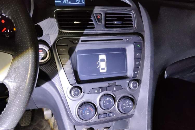 Used Haima Fumei 2014 M5 1.6L Manual Luxury Model Audio And AC Panel