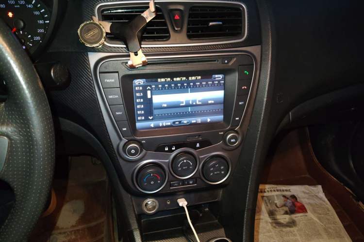 Used Haima Fumei 2014 M5 1.6L Manual Fashion Edition Audio And AC Panel