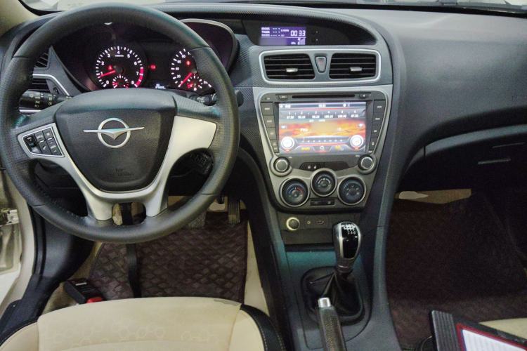 Used Haima Fumei 2014 M5 1.6L Manual Elite Model Center Console