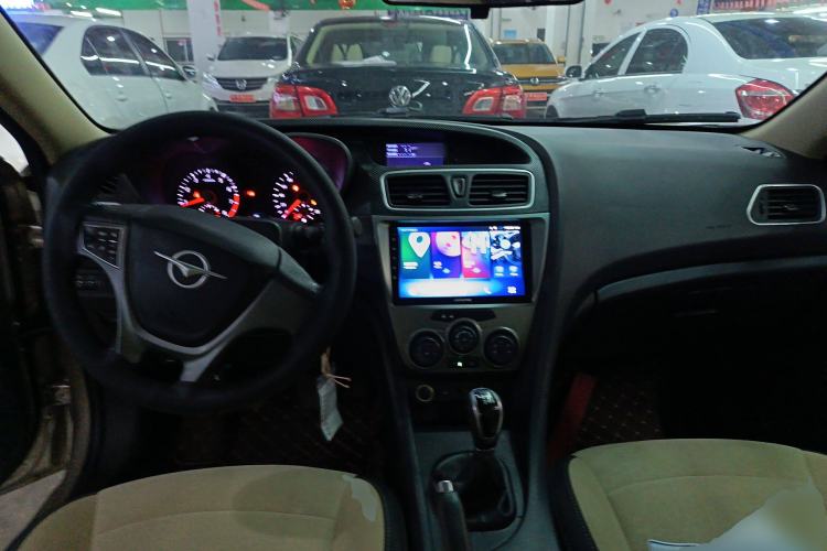 Used Haima Fumei 2014 M5 1.6L Manual Elite Model Center Console