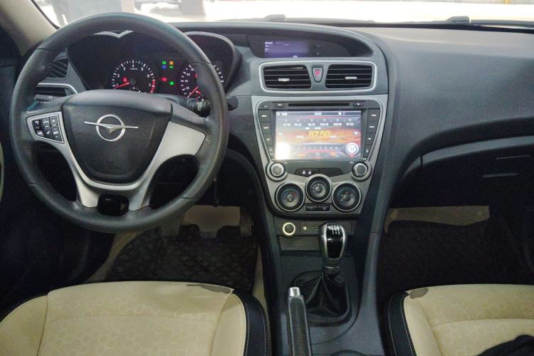 Used Haima Fumei 2014 M5 1.6L Manual Elite Model Center Console