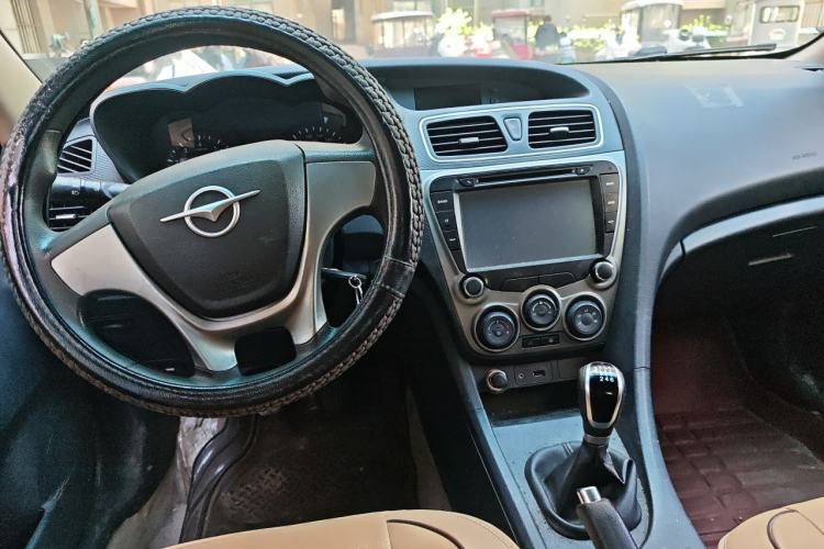 Used Haima Fumei 2014 M5 1.6L Manual Standard Model Center Console