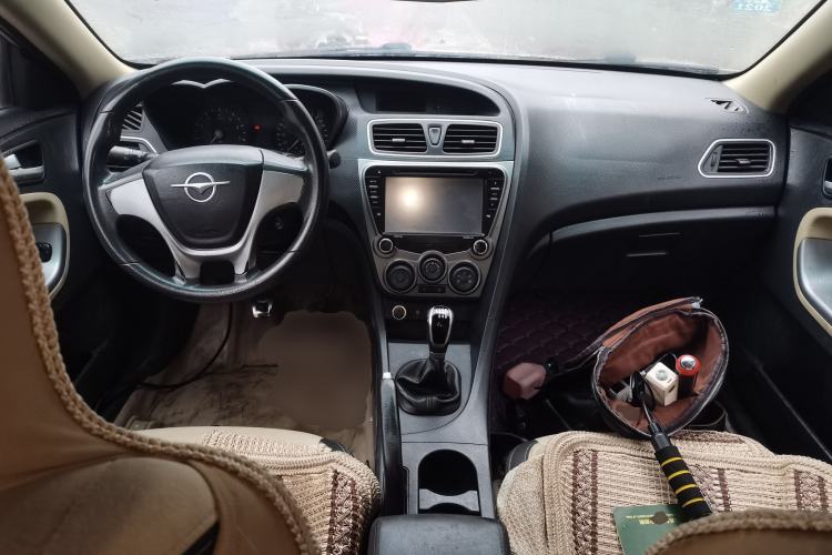 Used Haima Fumei 2014 M5 1.6L Manual Standard Model Center Console