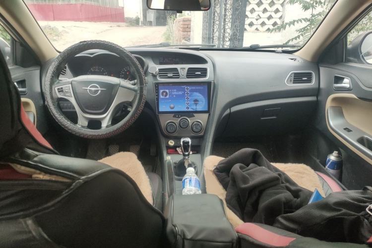 Used Haima Fumei 2014 M5 1.6L Manual Elite Model Center Console