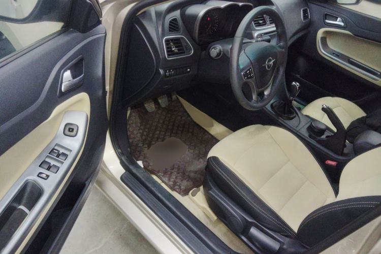 Used Haima Fumei 2014 M5 1.6L Manual Elite Model Driver Seat