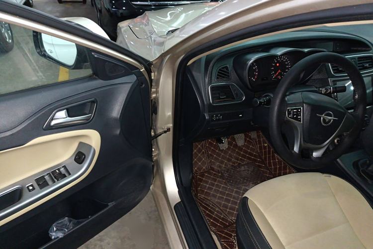 Used Haima Fumei 2014 M5 1.6L Manual Elite Model Driver Seat